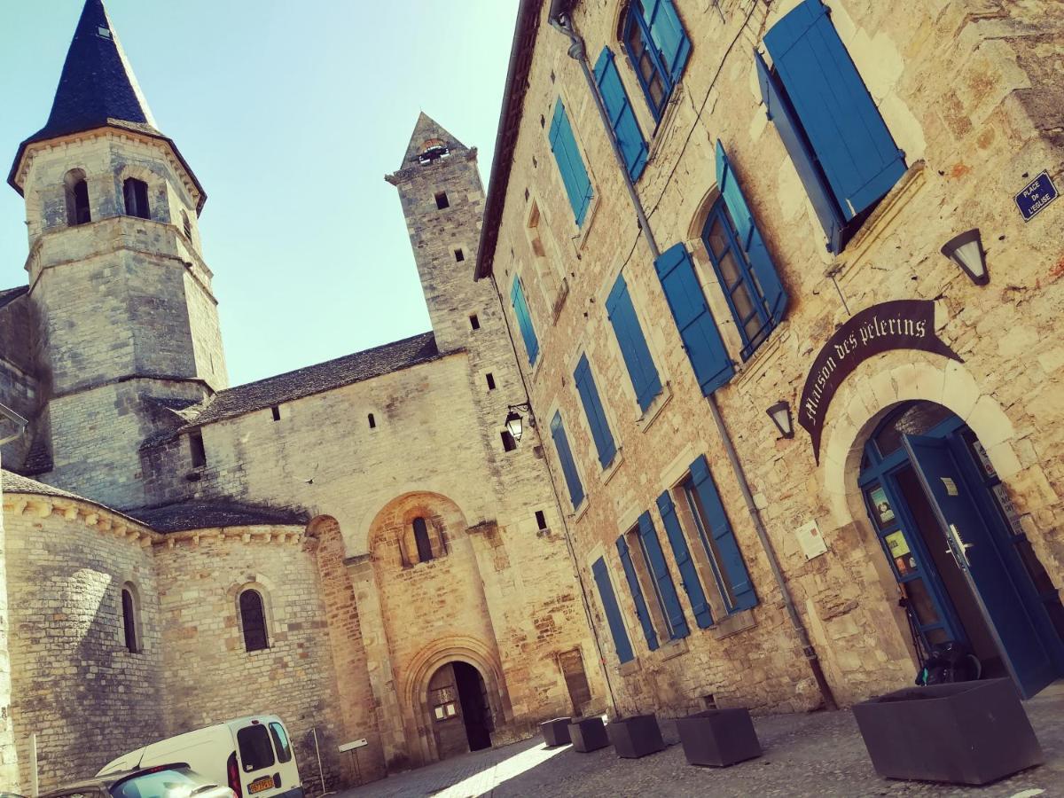 Gite La Maison Des Pelerins Villeneuve-d'Aveyron Bagian luar foto