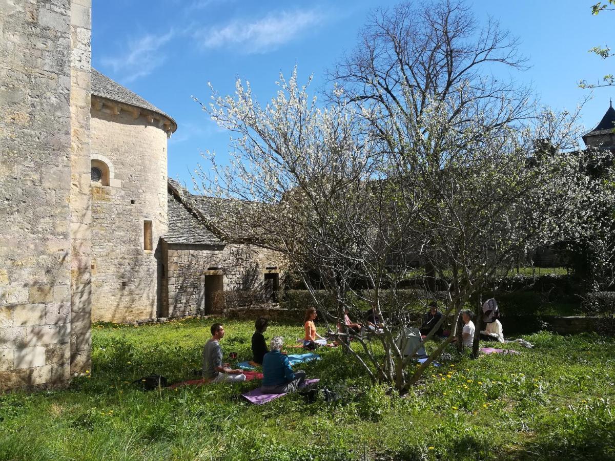 Gite La Maison Des Pelerins Villeneuve-d'Aveyron Bagian luar foto