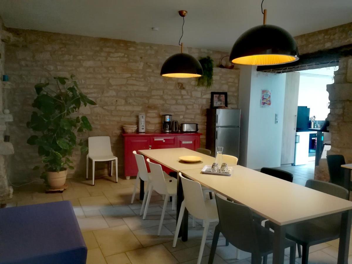 Gite La Maison Des Pelerins Villeneuve-d'Aveyron Bagian luar foto