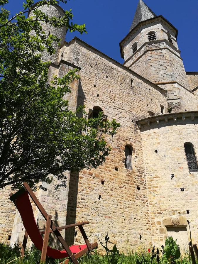 Gite La Maison Des Pelerins Villeneuve-d'Aveyron Bagian luar foto