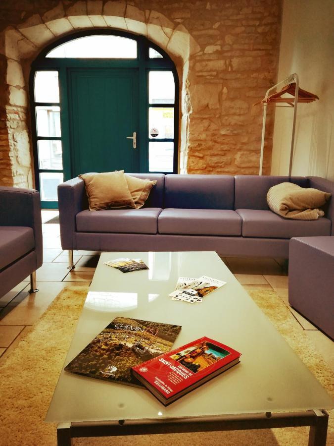Gite La Maison Des Pelerins Villeneuve-d'Aveyron Bagian luar foto
